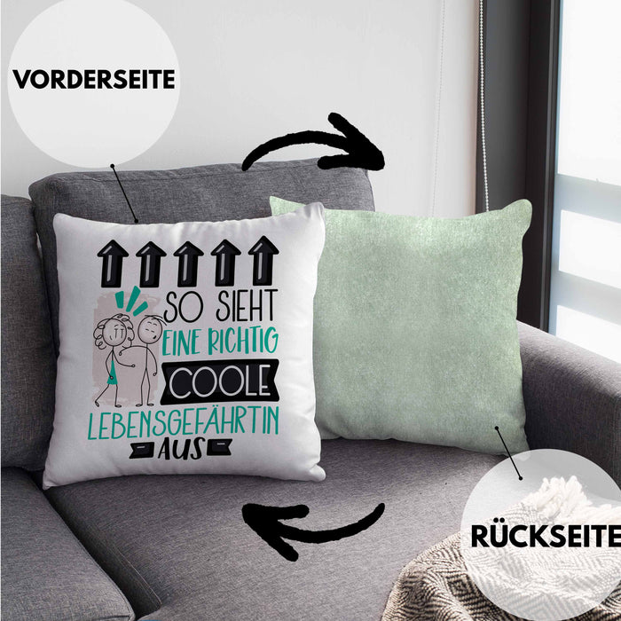 Lebensgefährtin Geschenk Kissen mit Füllung 40x40 Lustig Geschenkidee für Lebensgefährtin Geburtstag So Sieht Eine Richtig Coole Lebensgefährtin Aus Frauen Spruch (Grau) Grün Trendation