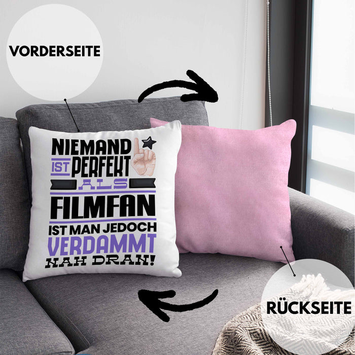 Filmfan Geschenk Kissen mit Füllung 40x40 Lustige Geschenkidee für Filmfan Geburtstag Niemand Ist Perfekt Aber Als Filmfan Ist Man Nah Dran (Grau) Rosa Trendation
