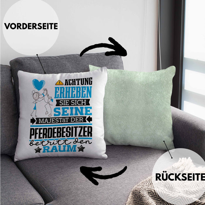 Pferdebesitzer Geschenk Kissen mit Füllung 40x40 Lustiger Spruch Erheben Sie Sich Der Pferdebesitzer Betritt den Raum (Grau) Grün Trendation
