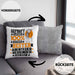Abenteurreisender Geschenk Lustiger Spruch für Abenteurreisender Geschenkidee Bester Abenteurreisender Der WeltKissen mit Füllung 40x40 (Grau) Grau Trendation