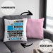Schwimmsportler Geschenk Kissen mit Füllung 40x40 Lustiger Spruch Erheben Sie Sich Der Schwimmsportler Betritt den Raum (Grau) Rosa Trendation