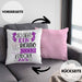 So Sieht Ein Richtig Cooler Kendoka Aus Geschenk Kissen mit Füllung 40x40 Lustiger Spruch Geschenkidee (Grau) Rosa Trendation