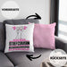 Stiefcousin Geschenk Kissen mit Füllung 40x40 Ich Bin Stiefcousin Aber Sag Doch Einfach Superheld Lustige Geschenkdiee für Stiefcousin (Grau) Rosa Trendation