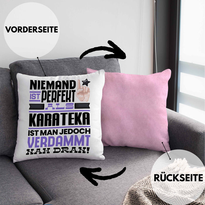 Karateka Geschenk Kissen mit Füllung 40x40 Lustige Geschenkidee für Karateka Geburtstag Niemand Ist Perfekt Aber Als Karateka Ist Man Nah Dran (Grau) Rosa Trendation