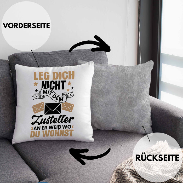 Postbote Paketzusteller Geschenk Kissen mit Füllung 40x40 Spruch Leg Dich Nicht Mit Dem Zusteller An Er Weiß Wo Du Wohnst Briefträger (Grau) Grau Trendation
