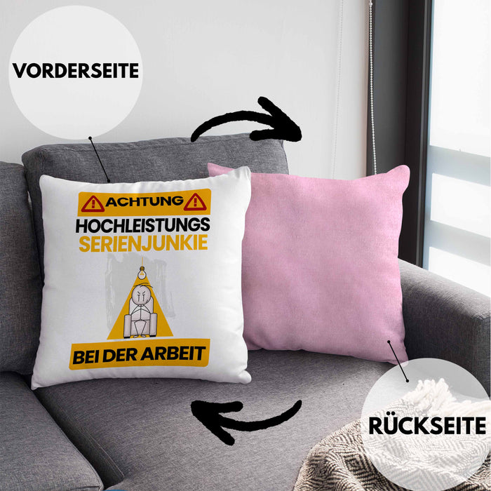 Serienjunkie Kissen mit Füllung 40x40 Geschenk Lustiger Spruch Geschenkidee für Serienjunkie Achtung Hochleistungs Serienjunkie Bei Der Arbeit (Grau) Rosa Trendation