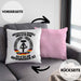 DDR Mann Kissen mit Füllung 40x40 Geschenk Unterschätze Niemals Einen Alten Mann Der In Der DDR AufgewachsenIst (Grau) Rosa Trendation