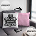 KFZ Mechaniker Kissen mit Füllung 40x40 Geschenk Spruch Männer KFZ Mechatroniker Geschenkidee Werkstatt Katastrophe (Grau) Rosa Trendation