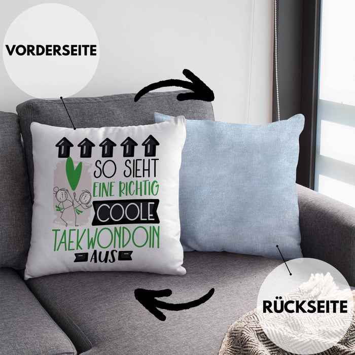 Taekwondoin Geschenk Kissen mit Füllung 40x40 Geschenkidee für Taekwondoin Geburtstag Weihnachten Spruch So Sieht Eine Richtig Coole Taekwondoin Aus (Grau) Blau Trendation