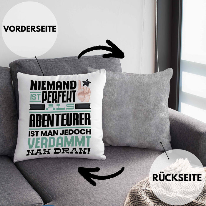 Abenteurer Geschenk Kissen mit Füllung 40x40 Lustige Geschenkidee für Abenteurer Geburtstag Niemand Ist Perfekt Aber Als Abenteurer Ist Man Nah Dran (Grau) Grau Trendation