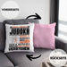 Judoka Geschenk Kaffee-Kissen mit Füllung 40x40 Geschenkidee für Judoka Ich Bin Judoka Ich Kann Es Dir Erklären Jedoch Nicht Für Dich Verstehen Spruch Lustig (Grau) Rosa Trendation