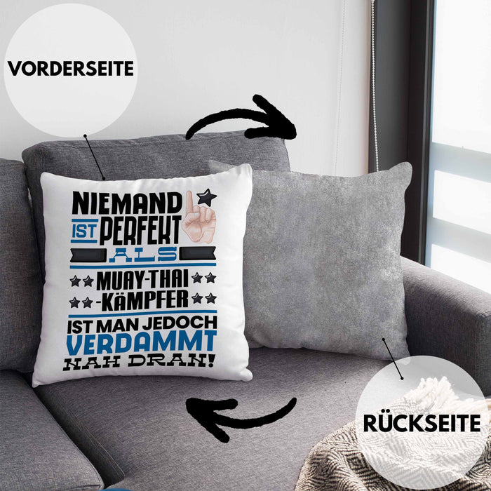 Muay-Thai-Kämpfer Geschenk Kissen mit Füllung 40x40 Lustige Geschenkidee für Muay-Thai-Kämpfer Geburtstag Niemand Ist Perfekt Aber Als Muay-Thai-Kämpfer Ist Man Nah Dran (Grau) Grau Trendation