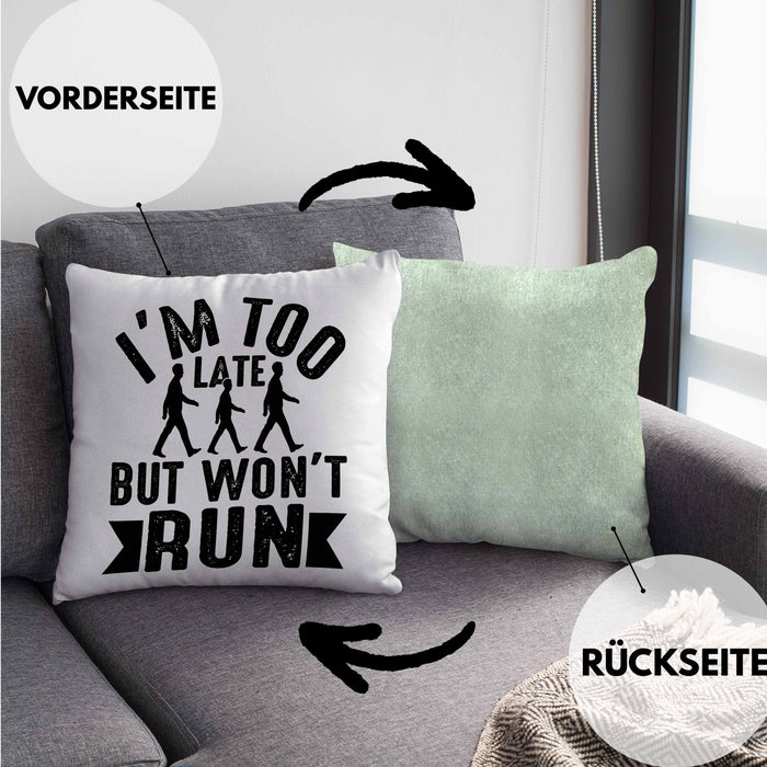 I'm Too Late But Wont Run Kissen mit Füllung 40x40 Geschenk Lustiger Spruch Zuspätkommer Chillige Person (Grau) Grün Trendation