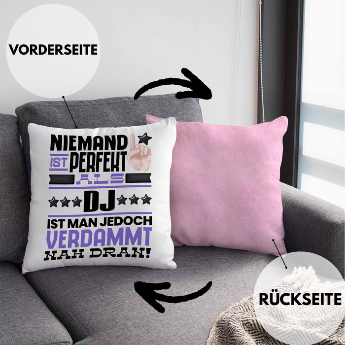 DJ Geschenk Kissen mit Füllung 40x40 Lustige Geschenkidee für DJ Geburtstag Niemand Ist Perfekt Aber Als DJ Ist Man Nah Dran (Grau) Rosa Trendation