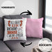 So Sieht Ein Richtig Cooler Curling-Spieler Aus Geschenk Kissen mit Füllung 40x40 Lustiger Spruch Geschenkidee (Grau) Rosa Trendation