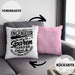 Ingenieur Kissen mit Füllung 40x40 Geschenk Geschenkidee Sprüche Ingenieurswesen Geschenkidee Spruch (Grau) Rosa Trendation