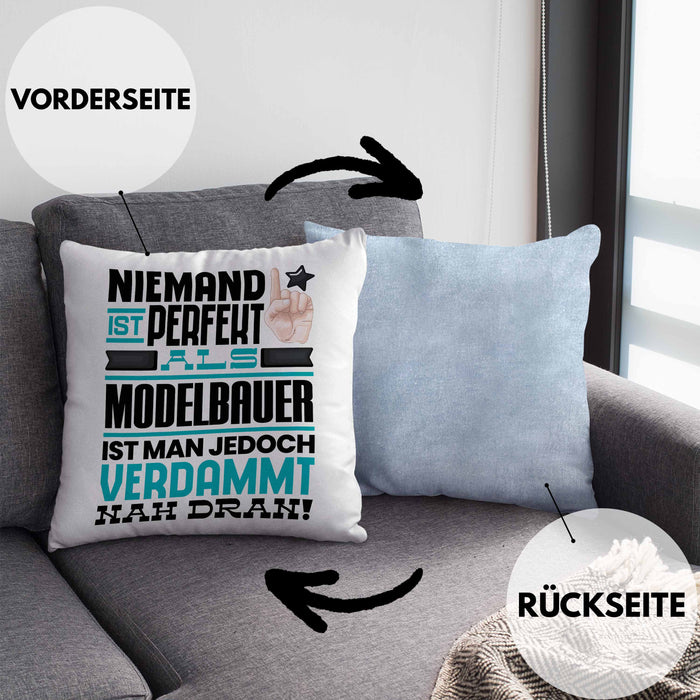 Modelbauer Geschenk Kissen mit Füllung 40x40 Lustige Geschenkidee für Modelbauer Geburtstag Niemand Ist Perfekt Aber Als Modelbauer Ist Man Nah Dran (Grau) Blau Trendation