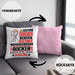 Rocker Geschenk Kissen mit Füllung 40x40 Lustiger Spruch Erheben Sie Sich Der Rocker Betritt den Raum (Grau) Rosa Trendation