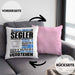 Segler Geschenk Kaffee-Kissen mit Füllung 40x40 Geschenkidee für Segler Ich Bin Segler Ich Kann Es Dir Erklären Jedoch Nicht Für Dich Verstehen Spruch Lustig (Grau) Rosa Trendation