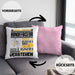 Hundefriseur Geschenk Kaffee-Kissen mit Füllung 40x40 Geschenkidee für Hundefriseur Ich Bin Hundefriseur Ich Kann Es Dir Erklären Jedoch Nicht Für Dich Verstehen Spruch Lustig (Grau) Rosa Trendation