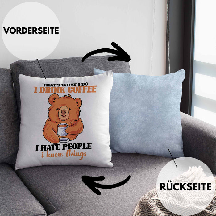 Bär Kaffe Kissen mit Füllung 40x40 Geschenk Lustiger Spruch I Hate People And I Know Things Geschenkidee Geburtstag (Grau) Blau Trendation