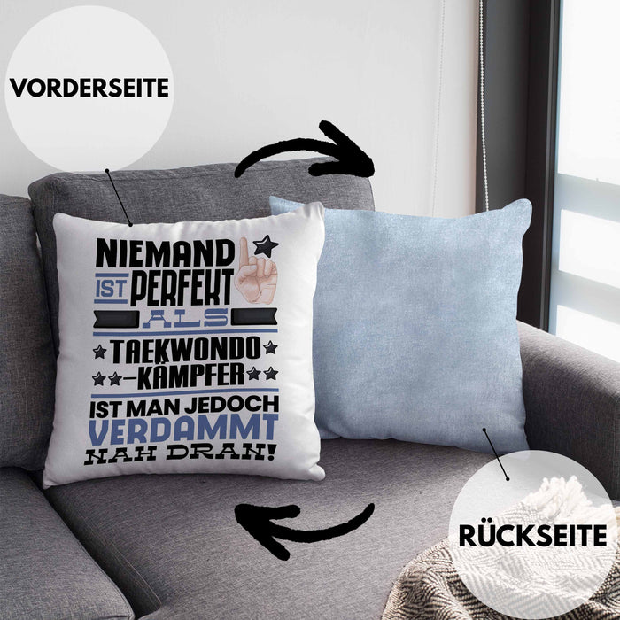 Taekwondo-Kämpfer Geschenk Kissen mit Füllung 40x40 Lustige Geschenkidee für Taekwondo-Kämpfer Geburtstag Niemand Ist Perfekt Aber Als Taekwondo-Kämpfer Ist Man Nah Dran (Grau) Blau Trendation
