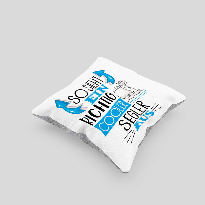 Segler Kissen mit Füllung 40x40 Geschenk So Sieht Ein Richtig Cooler Segler Aus Geschenkidee Spruch Lustig (Grau) Grau Trendation