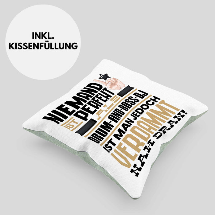Drum-and-Bass-DJ Geschenk Kissen mit Füllung 40x40 Lustige Geschenkidee für Drum-and-Bass-DJ Geburtstag Niemand Ist Perfekt Aber Als Drum-and-Bass-DJ Ist Man Nah Dran (Grau) Grün Trendation