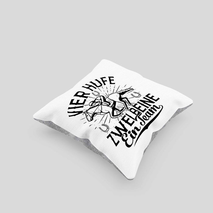 Reiterin Kissen mit Füllung 40x40 Spruch Geschenk Pferde-Liebhaberin Geschenkidee Mädchen Vier Hufe Zwei Beine Ein Team (Grau) Grau Trendation