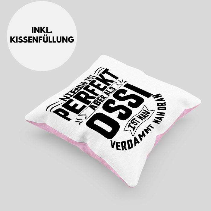 Ossi Kissen mit Füllung 40x40 Geschenk Ostdeutschland Niemand Ist Perfekt Aber Als Ossi Ist Man Nah Dran (Grau) Rosa Trendation