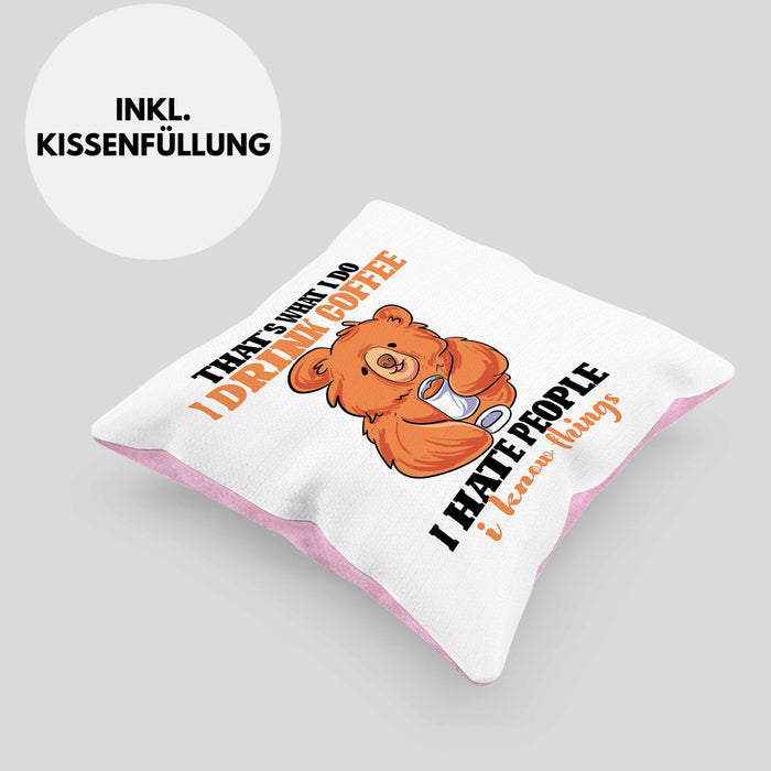 Bär Kaffe Kissen mit Füllung 40x40 Geschenk Lustiger Spruch I Hate People And I Know Things Geschenkidee Geburtstag (Grau) Rosa Trendation