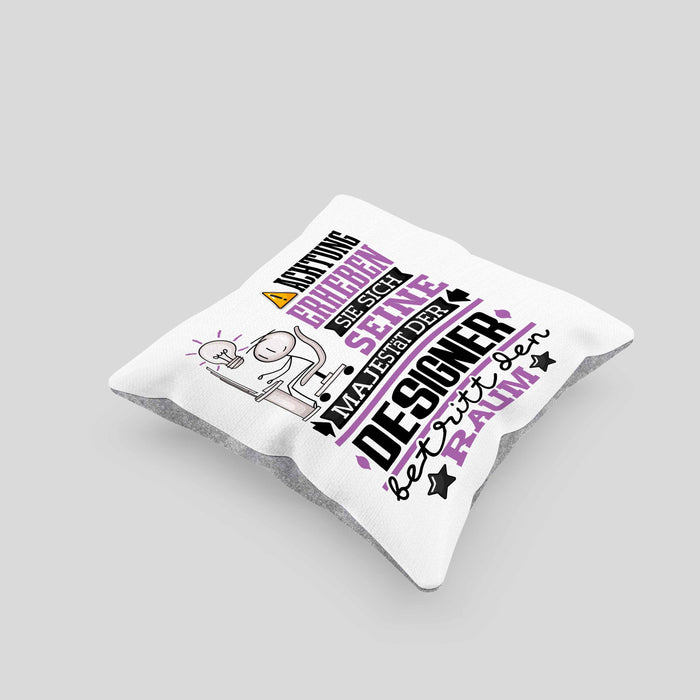 Designer Geschenk Kissen mit Füllung 40x40 Lustiger Spruch Erheben Sie Sich Der Designer Betritt den Raum (Grau) Grau Trendation