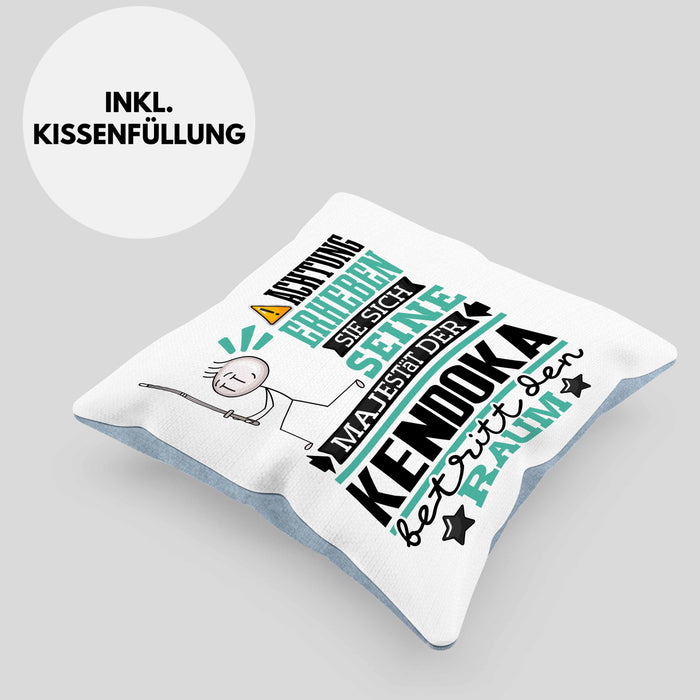 Kendoka Geschenk Kissen mit Füllung 40x40 Lustiger Spruch Erheben Sie Sich Der Kendoka Betritt den Raum (Grau) Blau Trendation