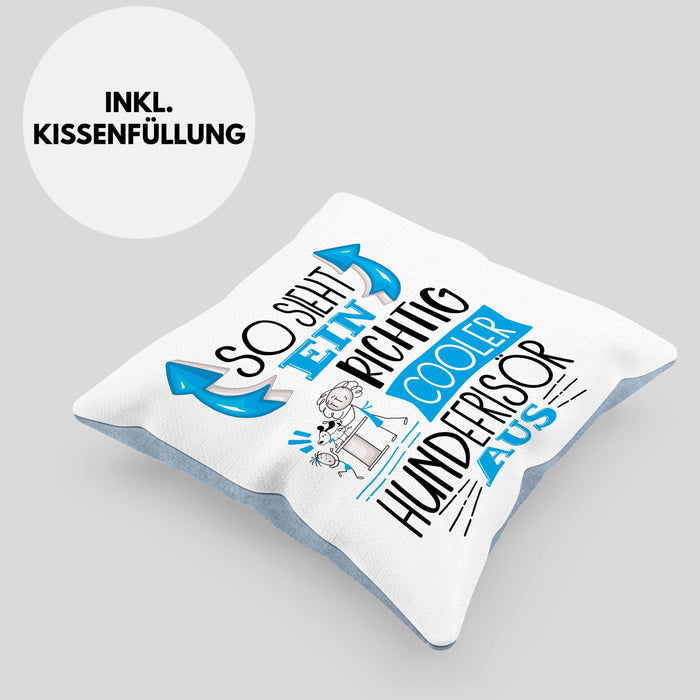 So Sieht Ein Richtig Cooler Hundefrisör Aus Kissen mit Füllung 40x40 Geschenk für Hundefriseur Geschenkidee Spruch (Grau) Blau Trendation