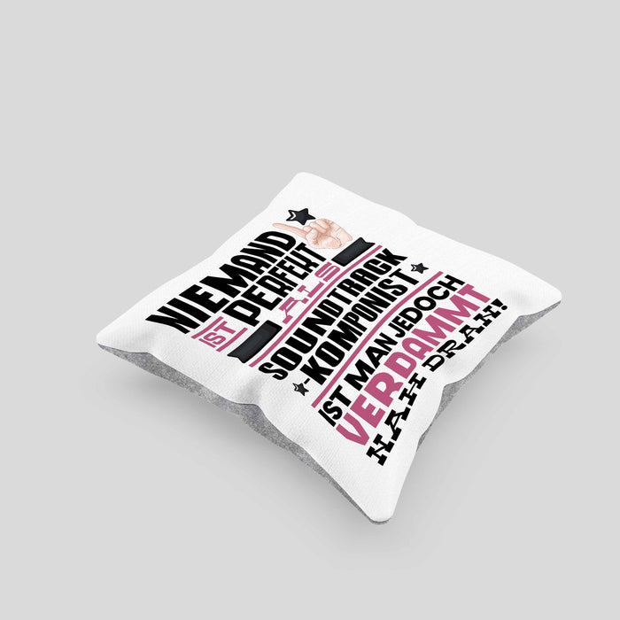 Soundtrack-Komponist Geschenk Kissen mit Füllung 40x40 Lustige Geschenkidee für Soundtrack-Komponist Geburtstag Niemand Ist Perfekt Aber Als Soundtrack-Komponist Ist Man Nah Dran (Grau) Grau Trendation
