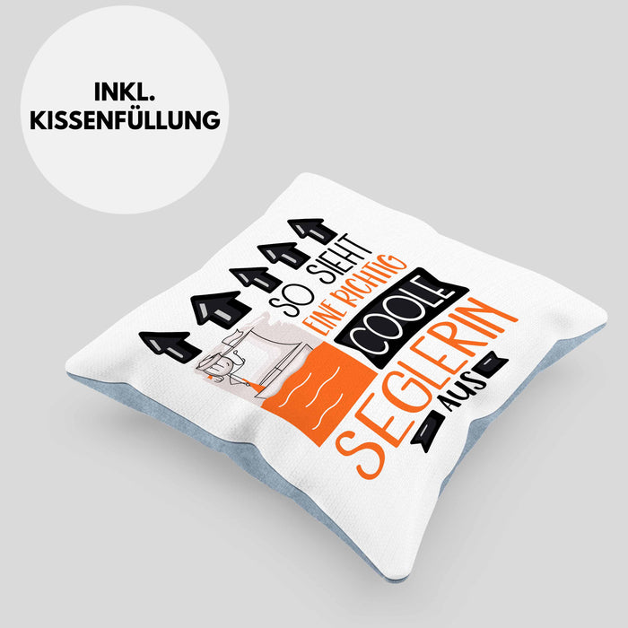 Seglerin Geschenk Kissen mit Füllung 40x40 Lustig Geschenkidee für Seglerin Geburtstag So Sieht Eine Richtig Coole Seglerin Aus Frauen Spruch (Grau) Blau Trendation