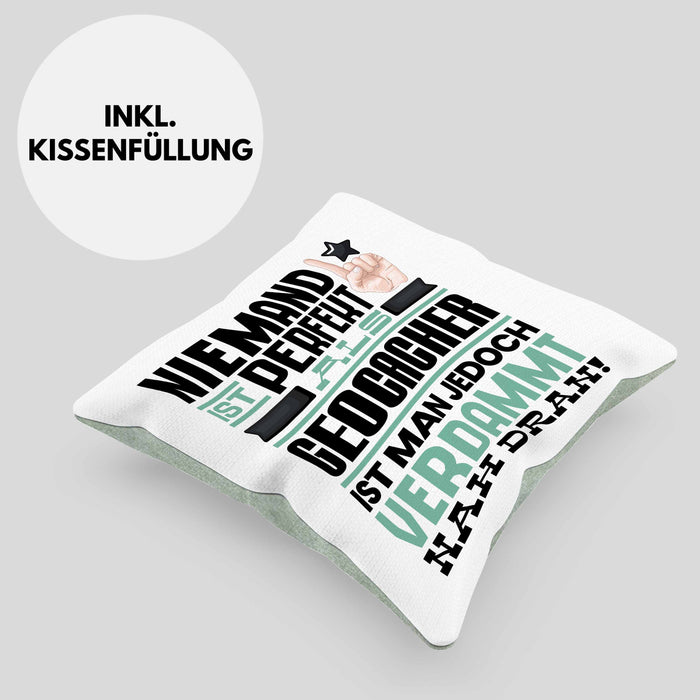 Geocacher Geschenk Kissen mit Füllung 40x40 Lustige Geschenkidee für Geocacher Geburtstag Niemand Ist Perfekt Aber Als Geocacher Ist Man Nah Dran (Grau) Grün Trendation
