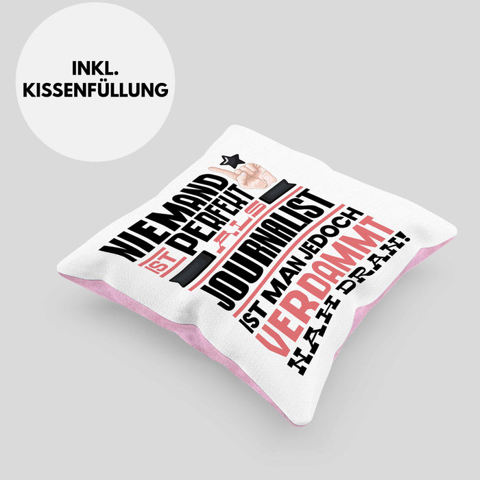 Journalist Geschenk Kissen mit Füllung 40x40 Lustige Geschenkidee für Journalist Geburtstag Niemand Ist Perfekt Aber Als Journalist Ist Man Nah Dran (Grau) Rosa Trendation