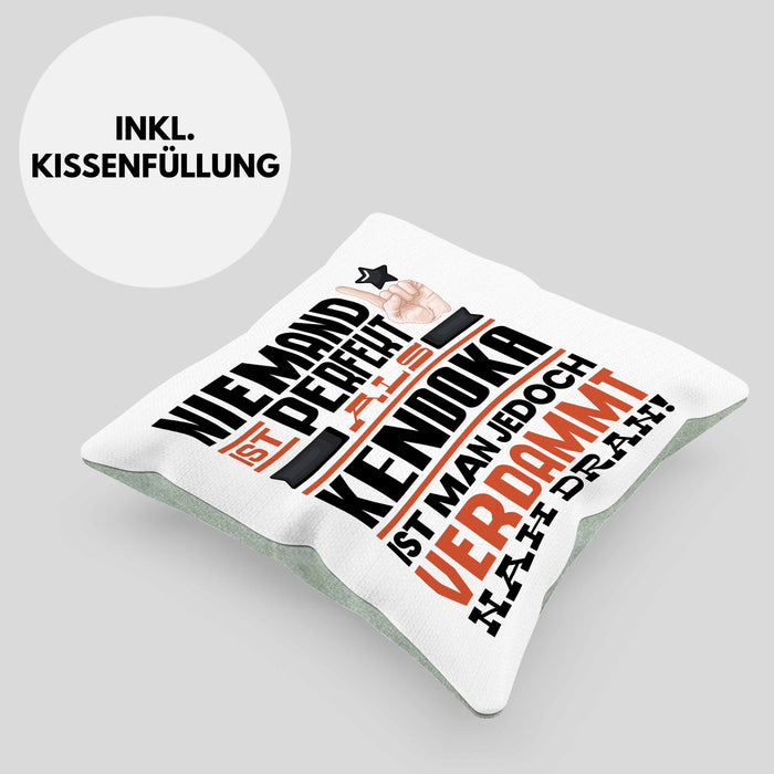 Kendoka Geschenk Kissen mit Füllung 40x40 Lustige Geschenkidee für Kendoka Geburtstag Niemand Ist Perfekt Aber Als Kendoka Ist Man Nah Dran (Grau) Grün Trendation