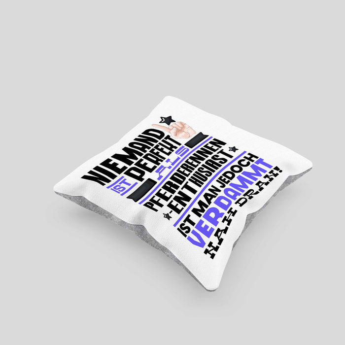 Pferderennen-Enthusiast Geschenk Kissen mit Füllung 40x40 Lustige Geschenkidee für Pferderennen-Enthusiast Geburtstag Niemand Ist Perfekt Aber Als Pferderennen-Enthusiast Ist Man Nah Dran (Grau) Grau Trendation