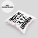 Trust Me I'm An Engineer Ingenieur Kissen mit Füllung 40x40 Geschenk Geschenkidee Sprüche Ingenieurswesen Geschenkidee Spruch (Grau) Rosa Trendation