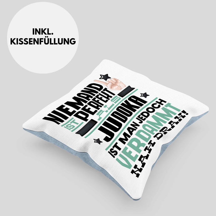 Judoka Geschenk Kissen mit Füllung 40x40 Lustige Geschenkidee für Judoka Geburtstag Niemand Ist Perfekt Aber Als Judoka Ist Man Nah Dran (Grau) Blau Trendation