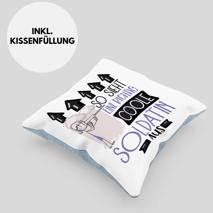 Soldatin Geschenk Kissen mit Füllung 40x40 Geschenkidee für Soldatin Geburtstag Weihnachten Spruch So Sieht Eine Richtig Coole Soldatin Aus (Grau) Blau Trendation