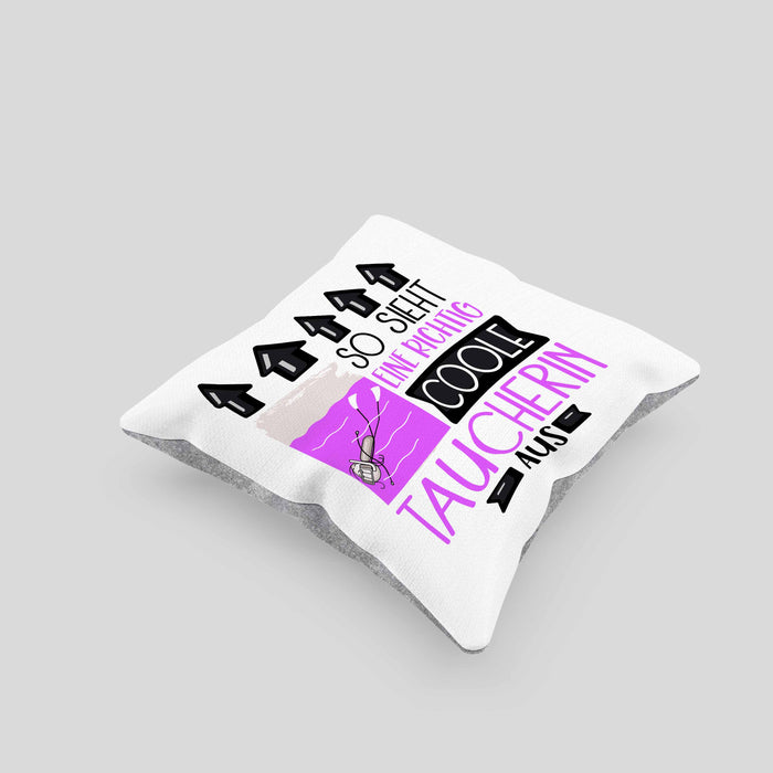 Taucherin Geschenk Kissen mit Füllung 40x40 Lustig Geschenkidee für Taucherin Geburtstag So Sieht Eine Richtig Coole Taucherin Aus Frauen Spruch (Grau) Grau Trendation