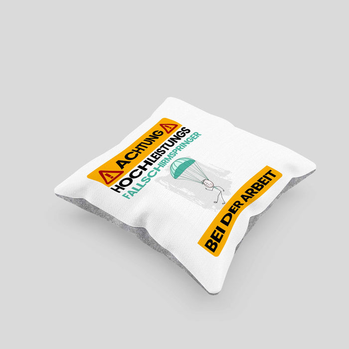 Fallschirmspringer Kissen mit Füllung 40x40 Geschenk Lustiger Spruch Geschenkidee für Fallschirmspringer Achtung Hochleistungs Fallschirmspringer Bei Der Arbeit (Grau) Grau Trendation