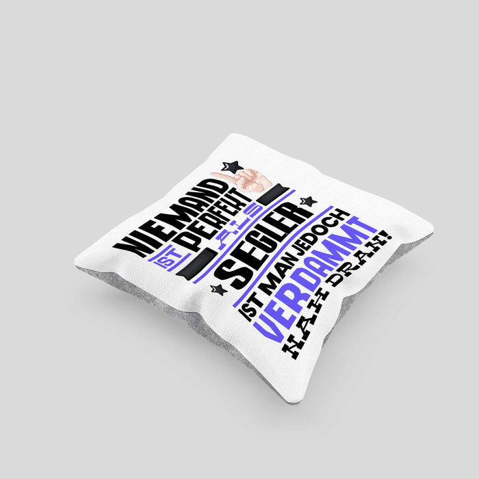Segler Geschenk Kissen mit Füllung 40x40 Lustige Geschenkidee für Segler Geburtstag Niemand Ist Perfekt Aber Als Segler Ist Man Nah Dran (Grau) Grau Trendation