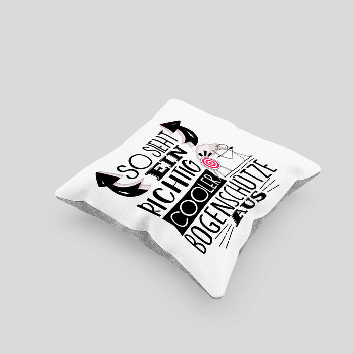 Bogenschütze Kissen mit Füllung 40x40 Geschenk So Sieht Ein Richtig Cooler Bogenschütze Aus Geschenkidee Spruch Lustig (Grau) Grau Trendation