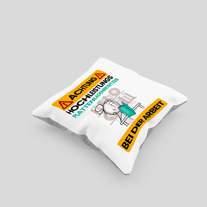 Plattenladenbesitzer Kissen mit Füllung 40x40 Geschenk Lustiger Spruch Geschenkidee für Plattenladenbesitzer Achtung Hochleistungs Plattenladenbesitzer Bei Der Arbeit (Grau) Grau Trendation