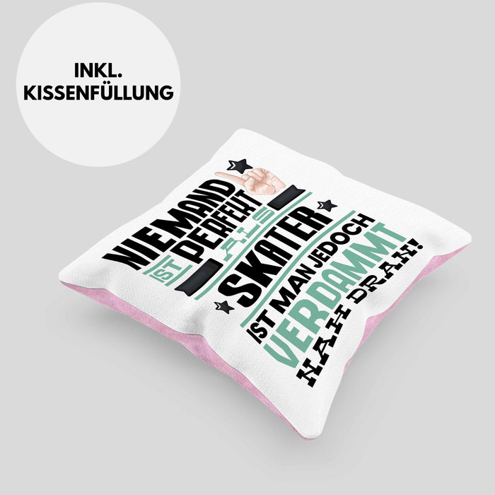 Skater Geschenk Kissen mit Füllung 40x40 Lustige Geschenkidee für Skater Geburtstag Niemand Ist Perfekt Aber Als Skater Ist Man Nah Dran (Grau) Rosa Trendation
