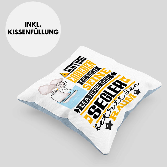 Segler Geschenk Kissen mit Füllung 40x40 Lustiger Spruch Erheben Sie Sich Der Segler Betritt den Raum (Grau) Blau Trendation